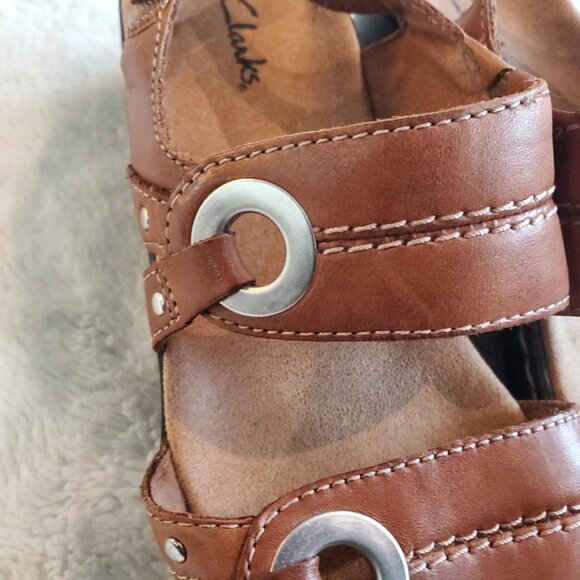 Clarks Brown Strappy Tan  Leather Velcro Sandals Womens Size 7 Open Toe Brown - Picture 8 of 10